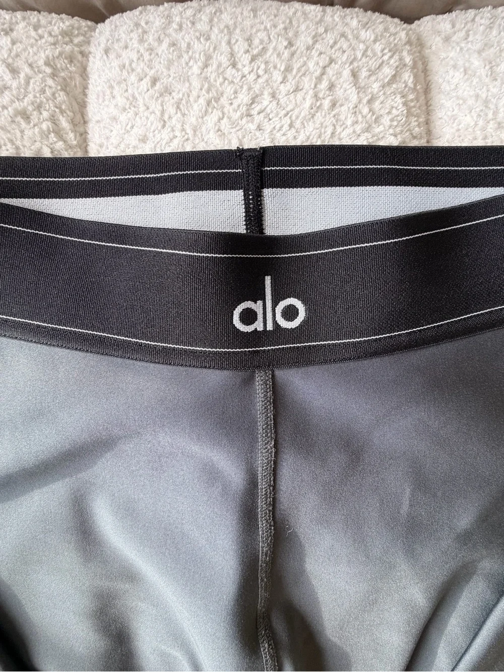 SET ALO Yoga Charcoal Gray Seamless Sports Bra & Leggings Set